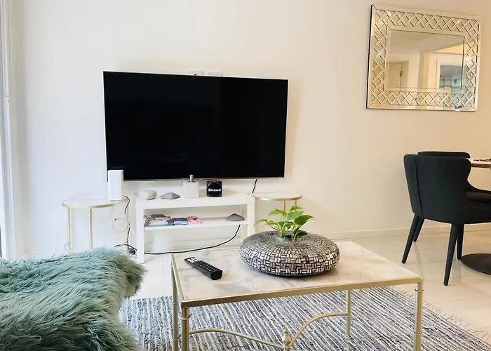 D101 Charming Apartment- Free Parking